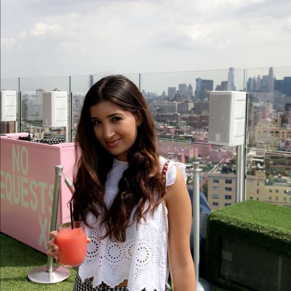 Meet your Posher, Julia